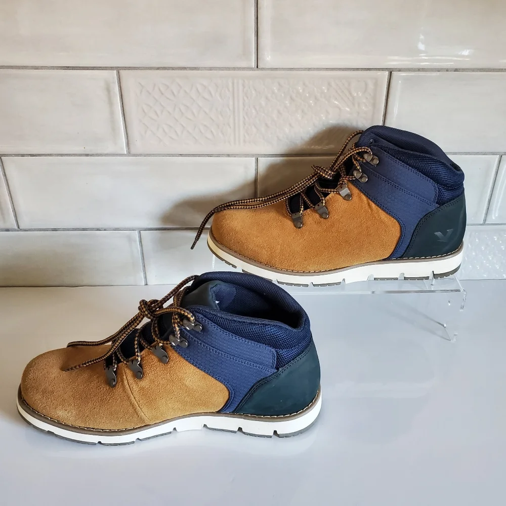 NWT Territory 10.5 Gorpcore Hiking Sport Boulder Flat Heel Lace-Up Leather Boots